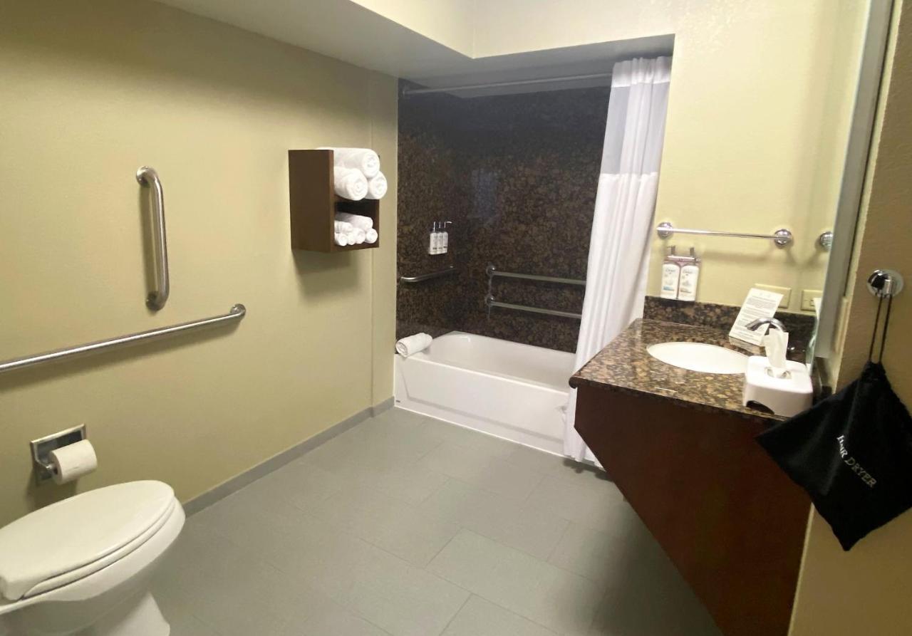 Suite Hearing Accessible Non-Smoking,1370748686:JPEG